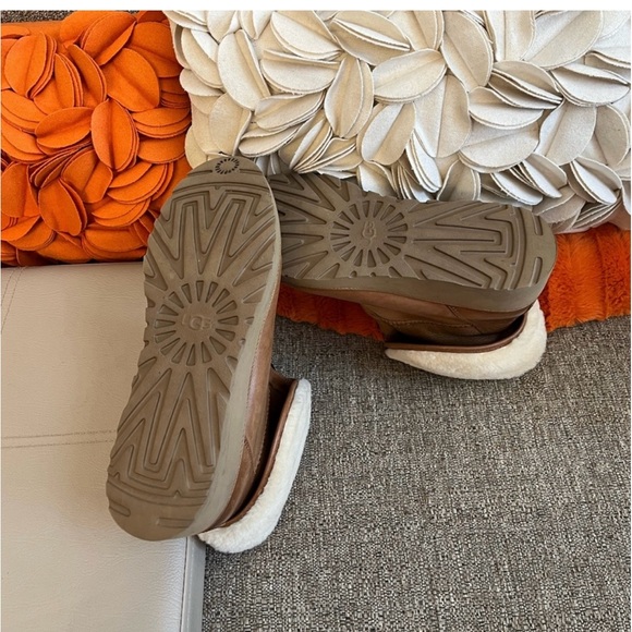 ❣️UGG Caleigh Chestnut Brown Leather Boots❣️ - Picture 4 of 5
